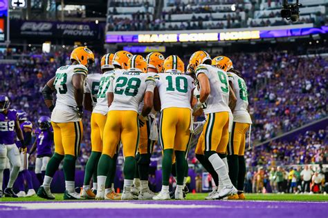 Vikings at Packers Game Center .